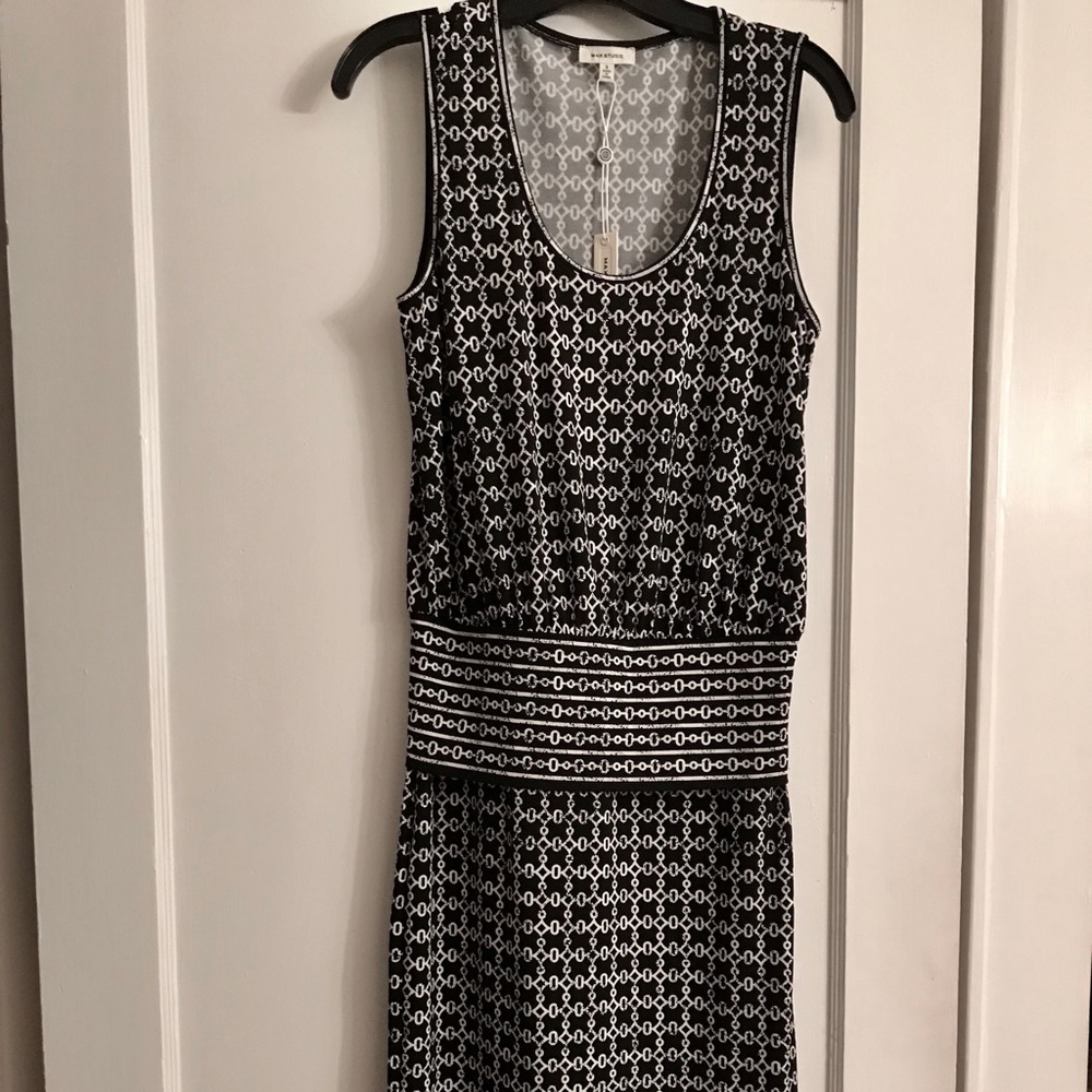 Gorgeous black & white dress!